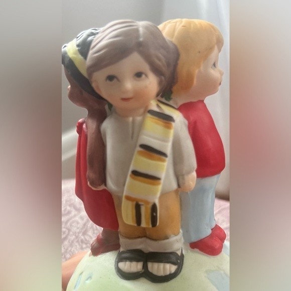 Musical Box Children Of The world Rotating Figurine  Porcelain Vintage 80s - Picture 2 of 7